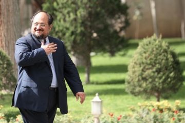 شریعتمداری: در بخش صنعت، معدن و تجارت با ۴۹ هزار طرح نیمه‌تمام مواجهیم