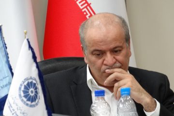 هشدار مبنی برکمبود مواد اولیه و گرانی ناشی از عرضه قطره چکانی داخلی و روی آوردن صنایع بالادستی به صادرات و از سوی دیگر امید مشروط به عمل به دستورالعمل تنظیم بازار