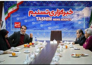 منتقدان دور میز تسنیم