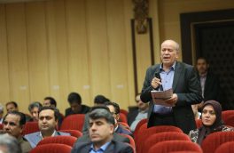 همزمان با شعار حمایت از تولید داخل باید شعار مبارزه با فساد هم  باشد.