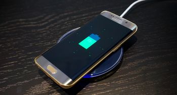 آیا می‌توان گوشی را از شب تا صبح در شارژ گذاشت؟