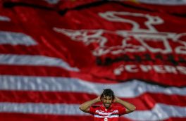 مهاجم سرگردان، پدر را هم زیر سوال برد