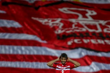 مهاجم سرگردان، پدر را هم زیر سوال برد